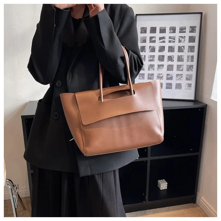 Minimalist Structured Leather Tote Bag – Everyday Chic