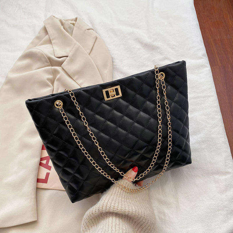 Elegant Quilted Chain Shoulder Bag – Premium Faux Leather (ZTS-CR-062)