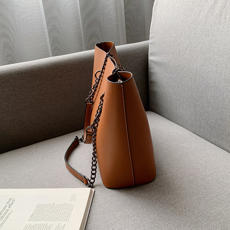 Elegant Chain Strap Tote Bag – Classic Edition (ZTS CR 020)