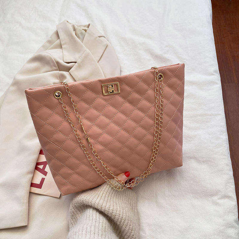 Elegant Quilted Chain Shoulder Bag – Premium Faux Leather (ZTS-CR-062)
