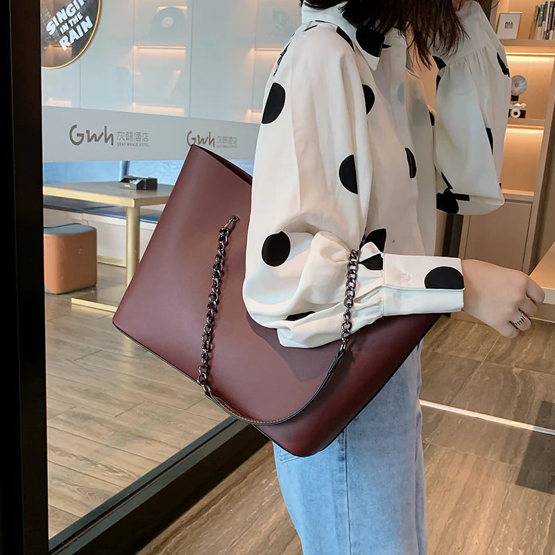 Elegant Chain Strap Tote Bag – Classic Edition (ZTS CR 020)