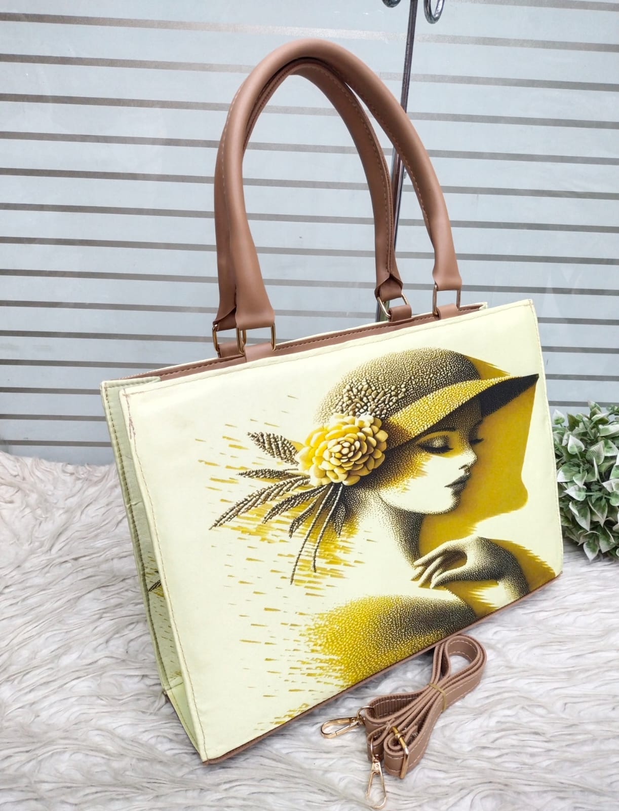 Vintage Muse Printed Handbag – Elegant Designer Tote