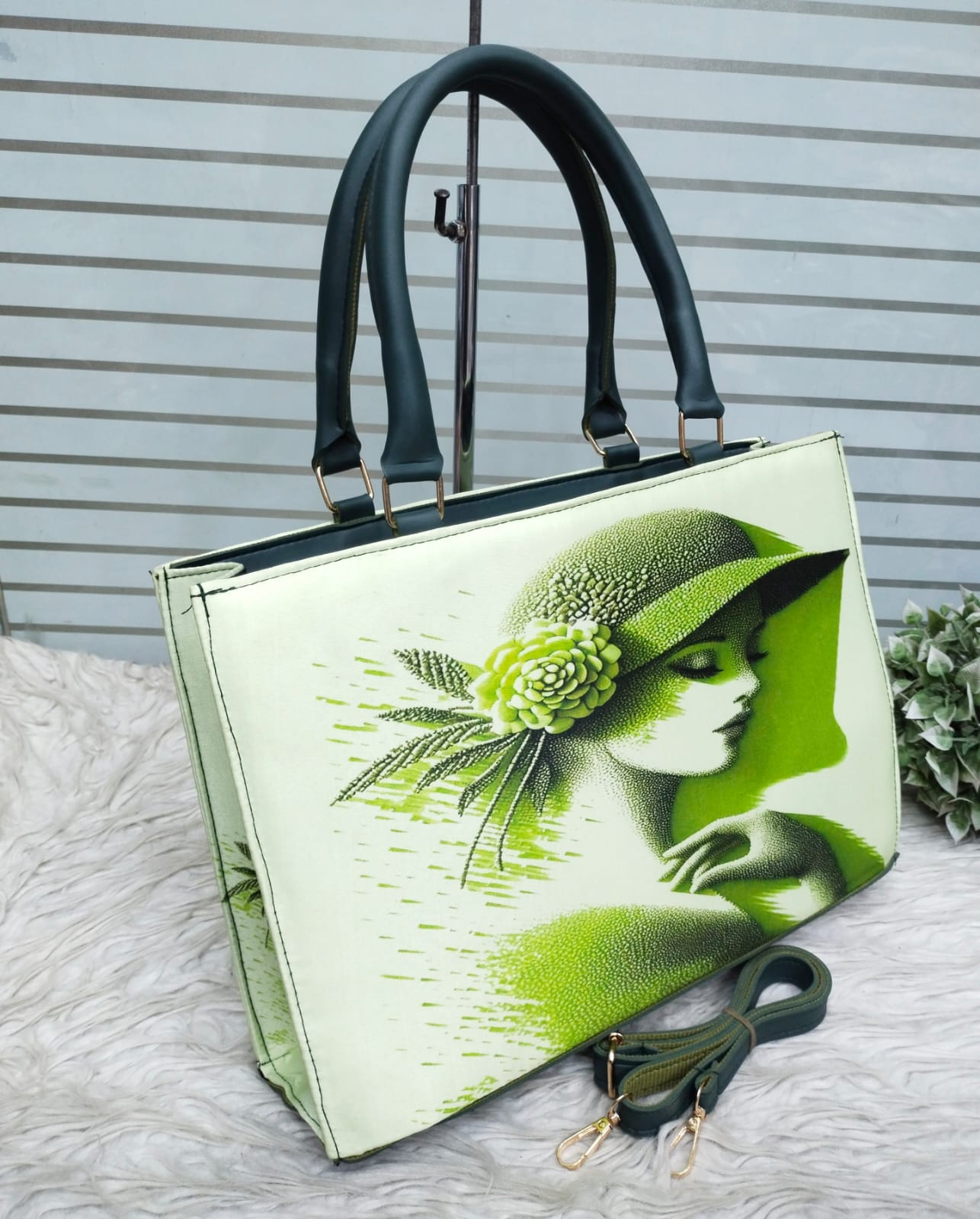 Vintage Muse Printed Handbag – Elegant Designer Tote